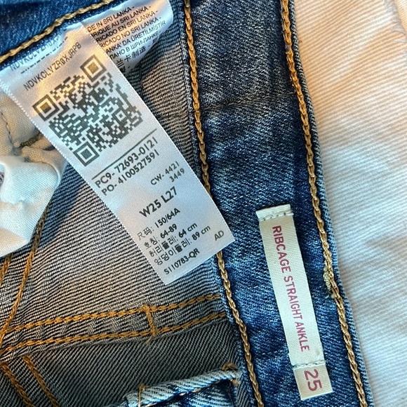 Levi’s- Ribcage Straight Ankle - Picture 8 of 9